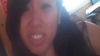 Mršava crnka Sandra masturbira dildom prije nego što popuši dva tvrda kučića porno mamica zauzvrat